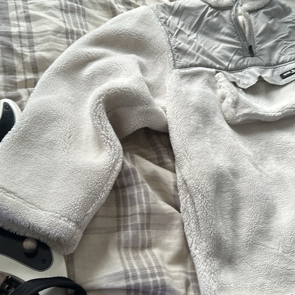 Sisters + Seekers Quarter Zip white and gray - Picture 4 of 5